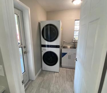 South Gate Ridge House | Cozy SRQ Cottage
