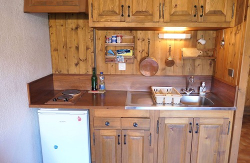 Le Bettex Apartment | Cozy studio for 4, pets allowed, parking