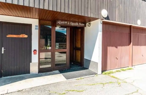 Saint-Nicolas-de-Veroce Apartment | Cozy studio with balcony and Mont Blanc view