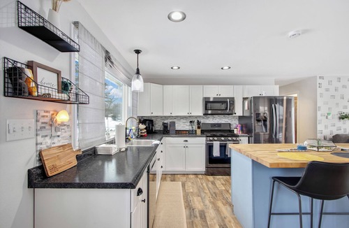 Orchard Park House | Cozy Stay at Home in Orchard Park- Near Bills Stadium