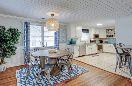 Yaupon Beach House | Cozy stay close to everything with backyard, bikes, grill, & washer/dryer