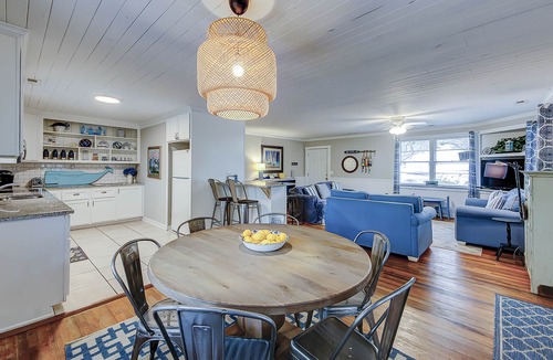 Yaupon Beach House | Cozy stay close to everything with backyard, bikes, grill, & washer/dryer