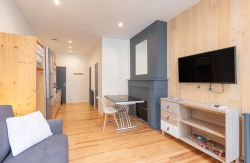 Bagneres-de-Bigorre Apartment | Cozy Stay in Bagnères – Renovated Bastan Studio, Balcony, Ultra-Fast Wi-Fi, Near Spa