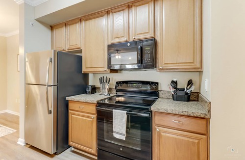 The Colony Apartment | Cozy Stay minutes from The Star! W/Pool & Gym - Near Top Golf and PGA Frisco!