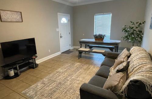 Sunshine Apartment | Cozy Stay Near Dow, Golf, & LSU