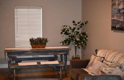 Sunshine Apartment | Cozy Stay Near Dow, Golf, & LSU