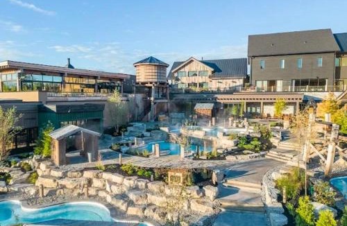Whitby House | Cozy Stay Near Thermia Spa Village