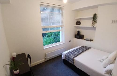 Vassall House | Cozy stay with garden view