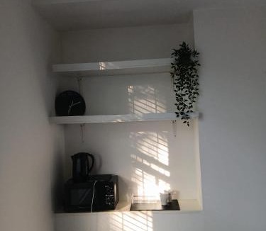 Vassall House | Cozy stay with garden view