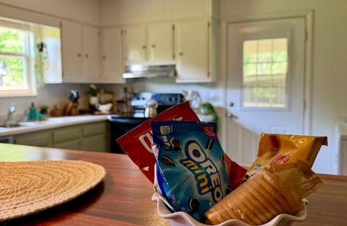 Kingston House | Cozy Stay with King Bed, Pets OK, Watts Bar, Easy Checkout Near I-40