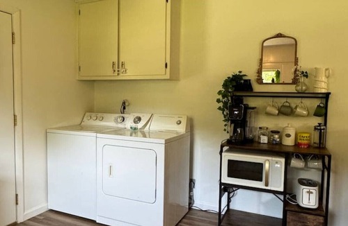 Kingston House | Cozy Stay with King Bed, Pets OK, Watts Bar, Easy Checkout Near I-40