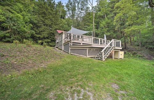 Stockbridge Cabin | Cozy Stockbridge Cabin - Walk to Beach & Lake!