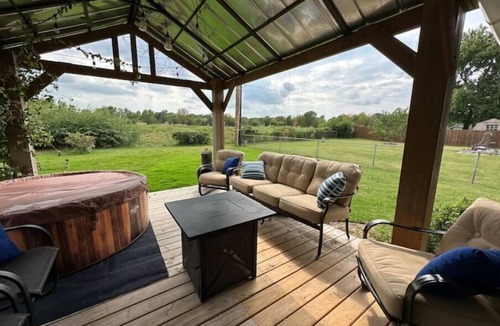 Broken Arrow House | Cozy Stone Cottage