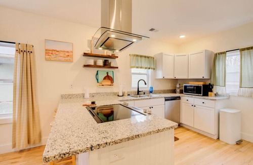Manhattan House | Cozy Stone Family Home 3BR w/Separate Office