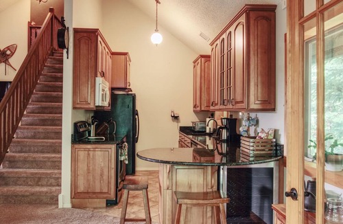 Stowe Area House | Cozy Stowe Retreat w/Hot Tub for Families & Groups