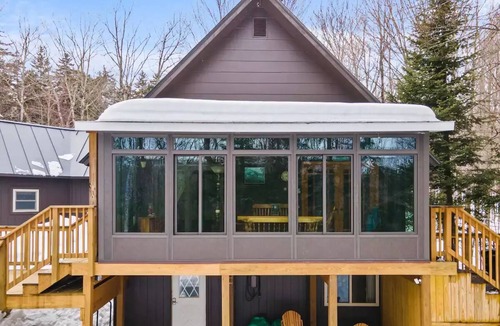 Stowe Area House | Cozy Stowe Retreat w/Hot Tub for Families & Groups