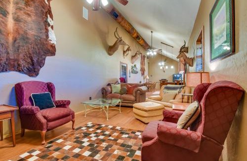 Palo Pinto County House | Cozy Strawn Cabin w/Pool Access - Near Lake!