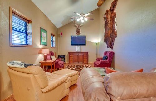 Palo Pinto County House | Cozy Strawn Cabin w/Pool Access - Near Lake!