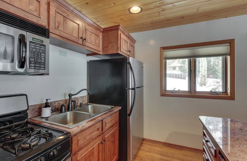 Taos Ski Valley Apartment | Cozy Streamside Studio - 2 Mi to Taos Ski Resort!