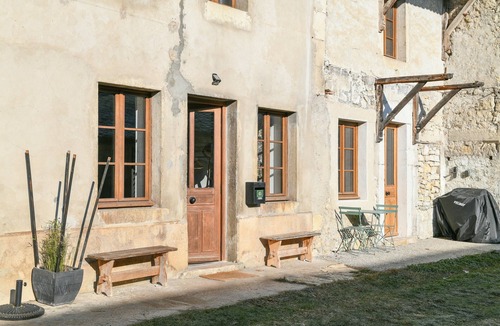 Groslee-Saint-Benoit Apartment | Cozy Studio “Rendez-vous au Rez” for 2 Guests