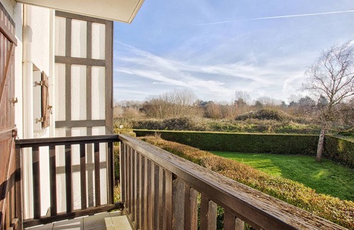 Le Home Apartment | Cozy studio 300 m from the beach with private parking