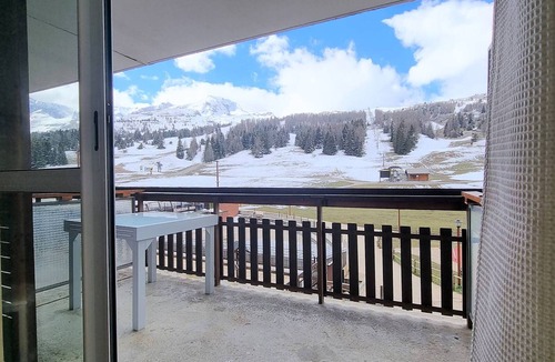 Saint-Etienne-en-Devoluy Apartment | Cozy studio 50m from slopes with Wifi and parking