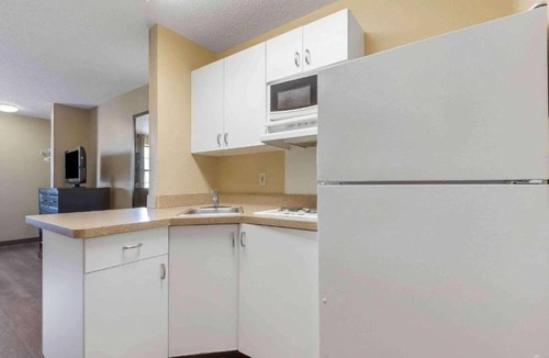 Amherst Apartment | Cozy Studio 6 Buffalo|1 King Bed,Nsmk|Kitchen