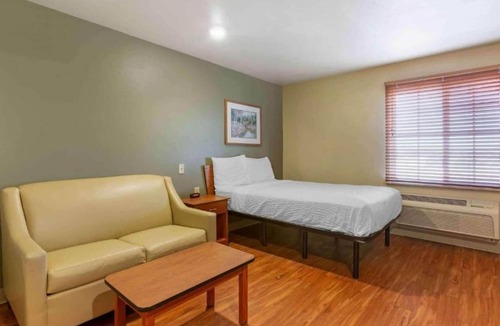Pelham Apartment | Cozy Studio 6 Pelham|1 Full Bed, Smoking| Kitchen