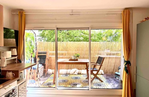 Levallois-Perret Apartment | Cozy studio and large terrace 5 mn from the metro and 10 mn from Paris only!nnnn