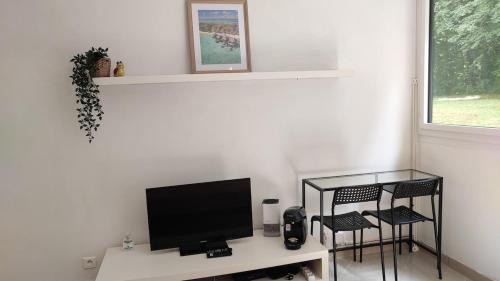 Vaux-le-Penil Apartment | Cozy Studio Apartment Close to Melun and Vaux-le-Penil