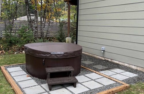 Maple Falls Apartment | Cozy Studio Apartment Maple Falls, with Hot Tub