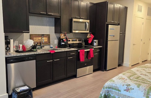 Fort Worth Apartment | Cozy studio apartment in fabulous Fort Worth! Close to downtown and West 7th!