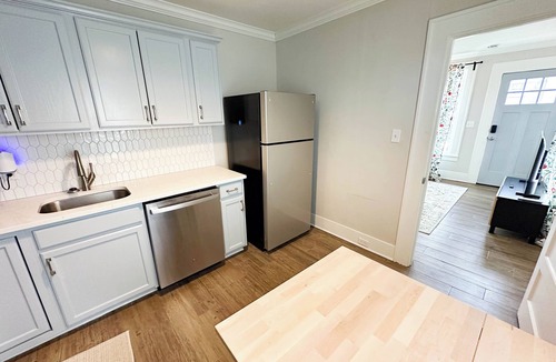 Caddo Heights-South Highlands Apartment | Cozy Studio Apartment with Full Kitchen
