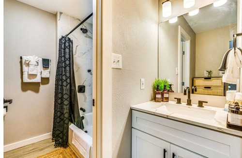 Allandale Apartment | Cozy Studio Apartment- Domain, UT , Downtown Easy City Access Austin