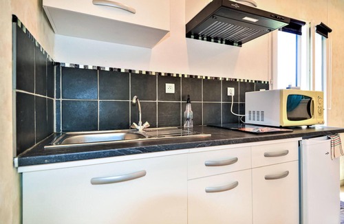 Pouzilhac Apartment | Cozy studio apartment with spacious terrace and private swimming pool