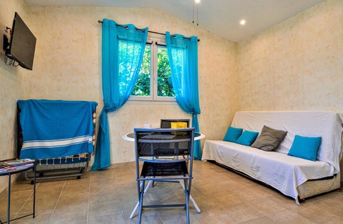 Pouzilhac Apartment | Cozy studio apartment with spacious terrace and private swimming pool