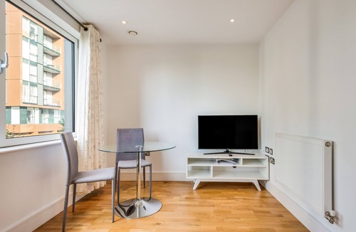 Canary Wharf Apartment | Cozy Studio Apartment in Indescon, Canary Wharf by MySquare