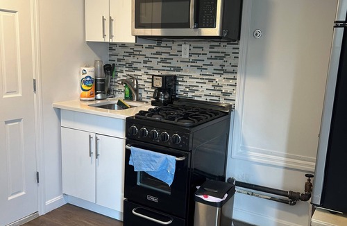 Queens Apartment | Cozy studio apt 30mins from Times square! in fabulous Queens