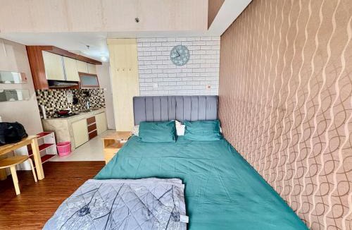Ciputat Apartment | Cozy studio Apt Altiz Bintaro W Pool & Netflix