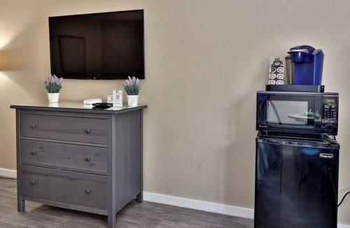 Killington Condo | Cozy Studio at Killington Center: Close to it all with pool, bus and discounted ski rentals. 441