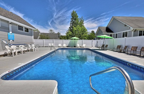 Killington Condo | Cozy Studio at Killington Center: Close to it all with pool, bus and discounted ski rentals. 441