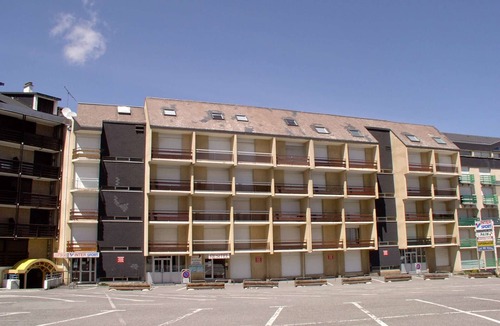Pla d'Adet Apartment | Cozy Studio Cabine for 6 at Pla d'Adet - Balcony, Parking, Ski Locker