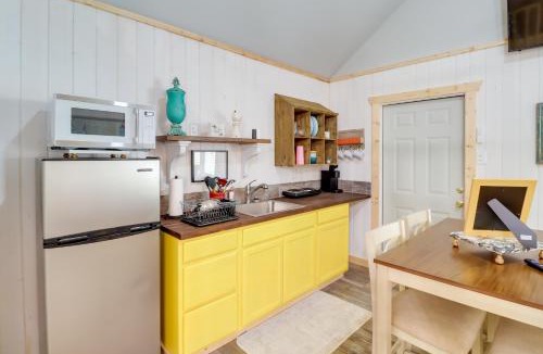 Higden Apartment | Cozy Studio Cabin ~ 1 Mi to Greers Ferry Lake!