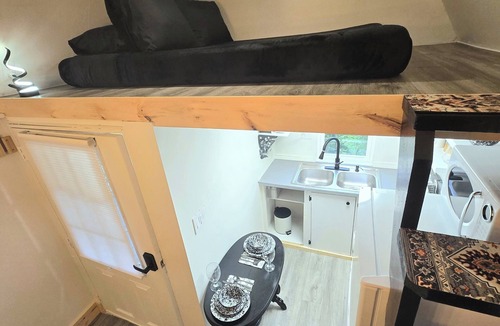 Fountain Run Cabin | Cozy Studio Cabin Tiny House