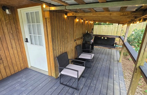 Fountain Run Cabin | Cozy Studio Cabin Tiny House