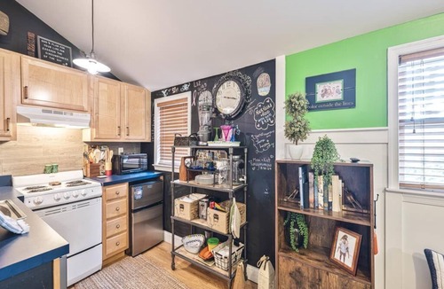Villas Cabin | Cozy Studio Cabin w/Fire Pit Yard | Walk to Beach
