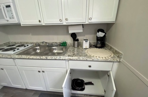Votaw Apartment | Cozy studio cabin with fishing and pools in walking distance!
