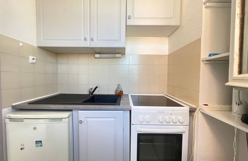 Sete Apartment | "Cozy Studio Cabine avec Terrasse, Clim, et Parking à 500m de la Plage à Sète"