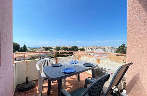 Sete Apartment | "Cozy Studio Cabine avec Terrasse, Clim, et Parking à 500m de la Plage à Sète"