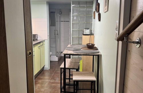 Honfleur Apartment | Cozy studio - center - Wifi - parking nearby - private courtyard